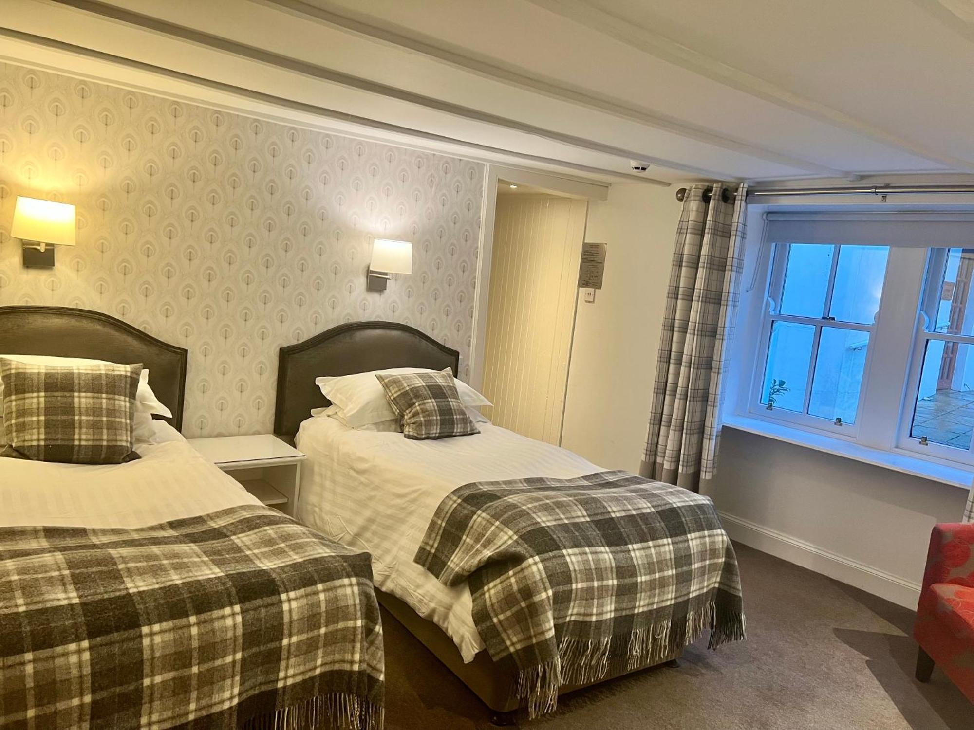 Selkirk Arms Hotel Kirkcudbright Esterno foto