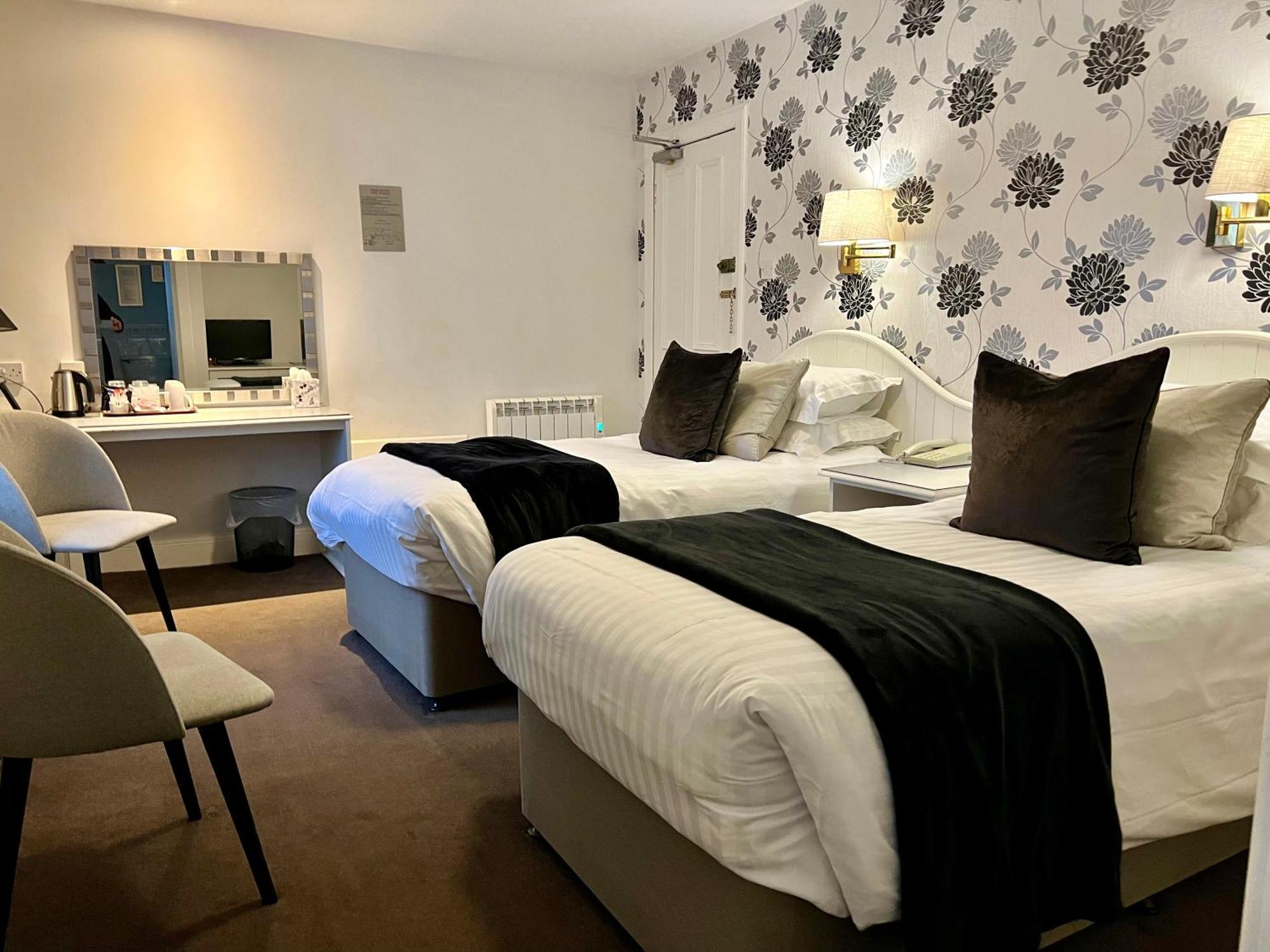 Selkirk Arms Hotel Kirkcudbright Esterno foto
